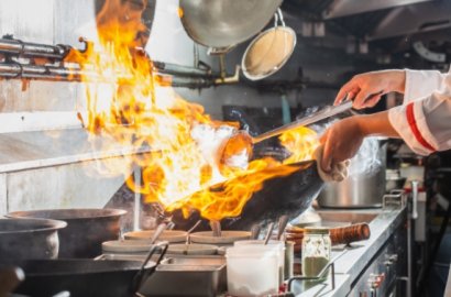 為什么有人愿意出國做廚師？工資高，待遇好，受尊重？